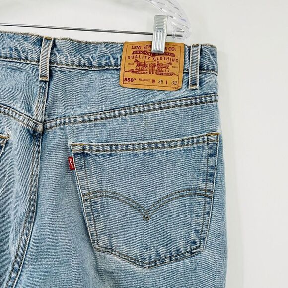 VTG Levi's 550 Denim Relaxed Fit Straight Jeans Medium Wash Blue Mens Size 38x32 - Picture 7 of 9